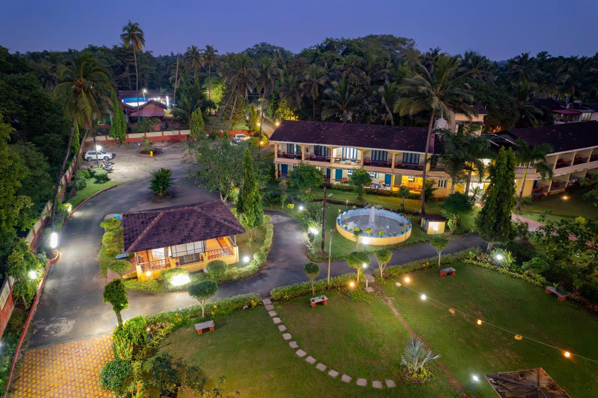Carina Beach Resort Бенаулим Экстерьер фото
